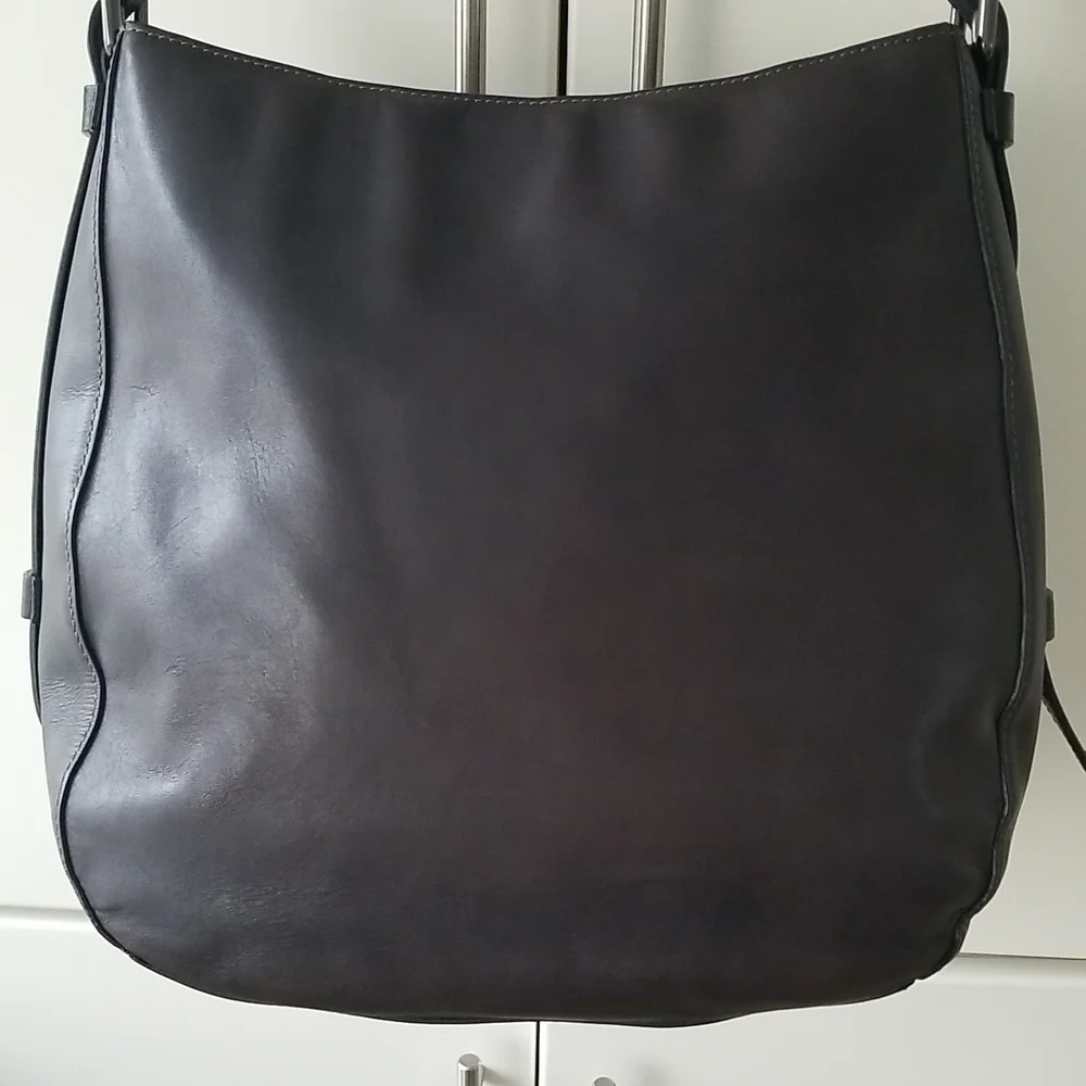 Tumi Santa Monica Mabery Boho Leather Convertible Hobo Shoulder/Crossbod…